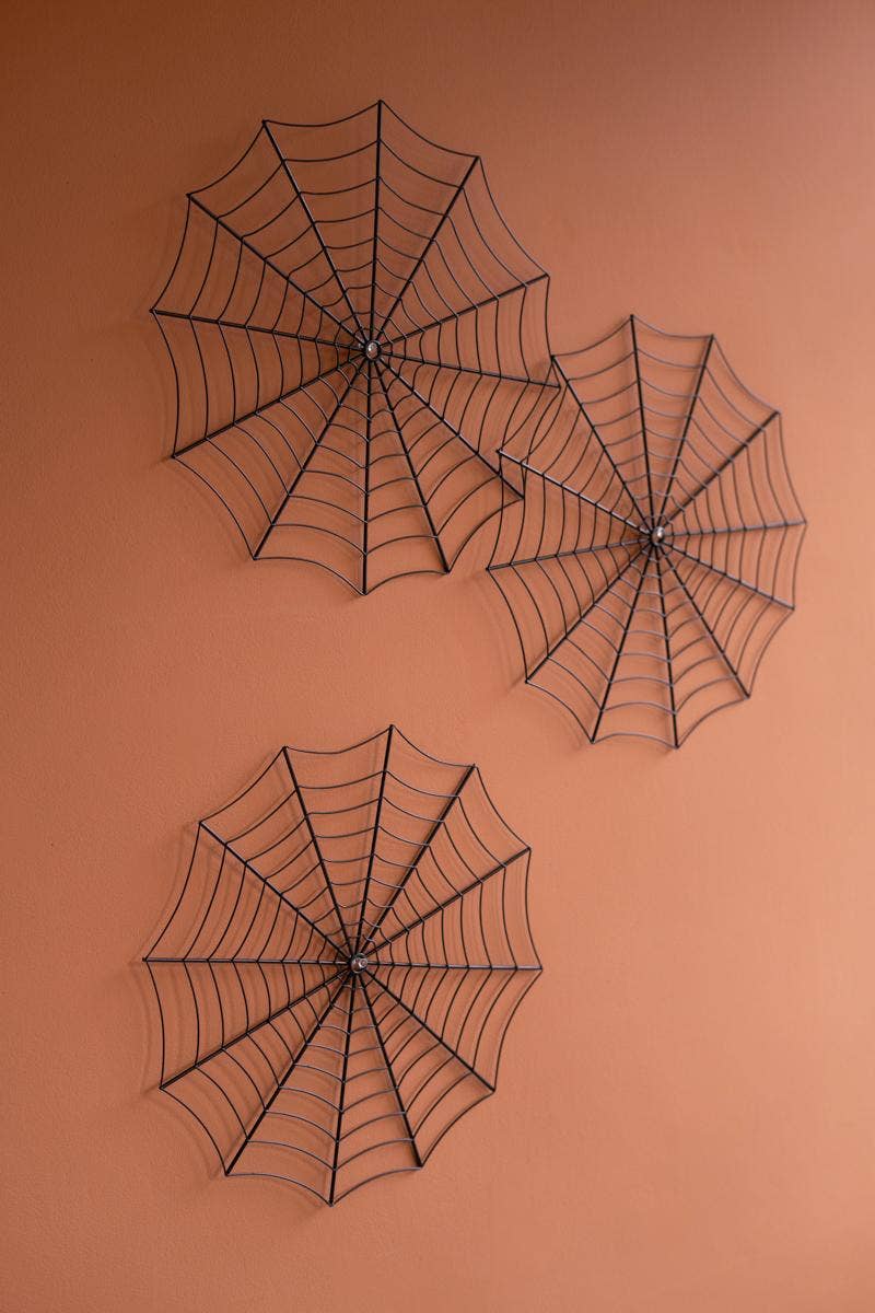 BLACK WIRE SPIDER WEB PLACEMAT 13.5"