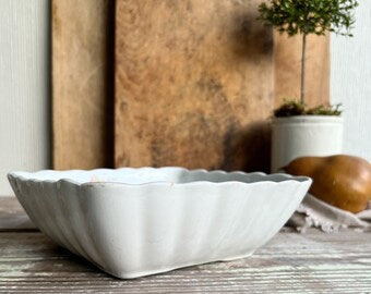 Scalloped square bowl (2 sizes)