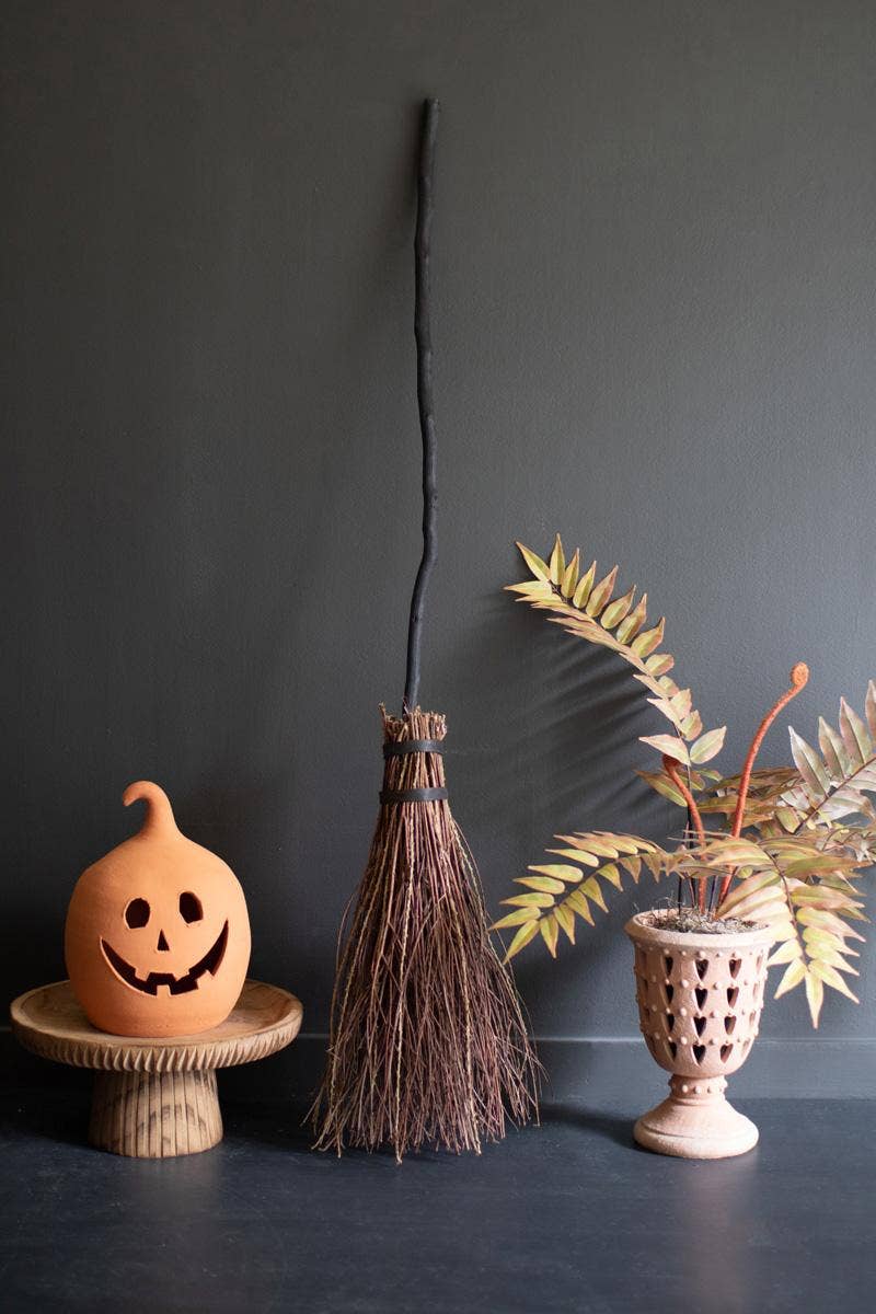 WITCH BROOM STICK  (56")