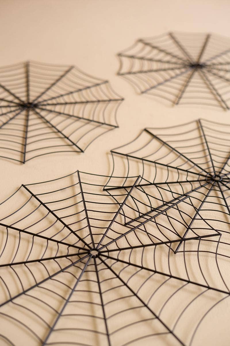 BLACK WIRE SPIDER WEB PLACEMAT 13.5"