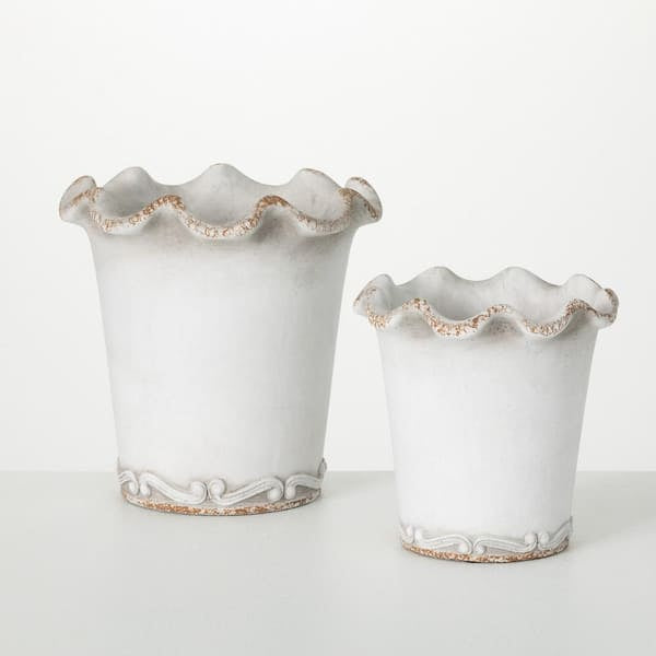 Scalloped edge planter 7”