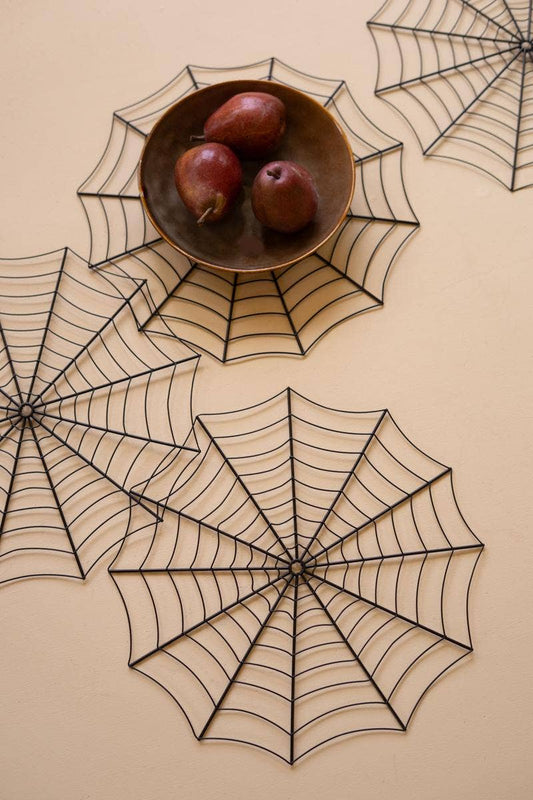 BLACK WIRE SPIDER WEB PLACEMAT 13.5"