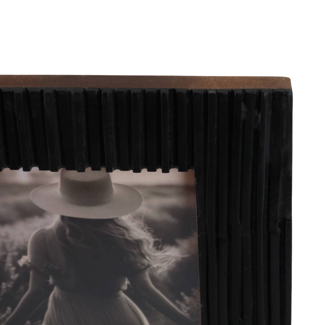 Black Contemporary Wood/ Resin Jagged Photo Frame - 4x6"