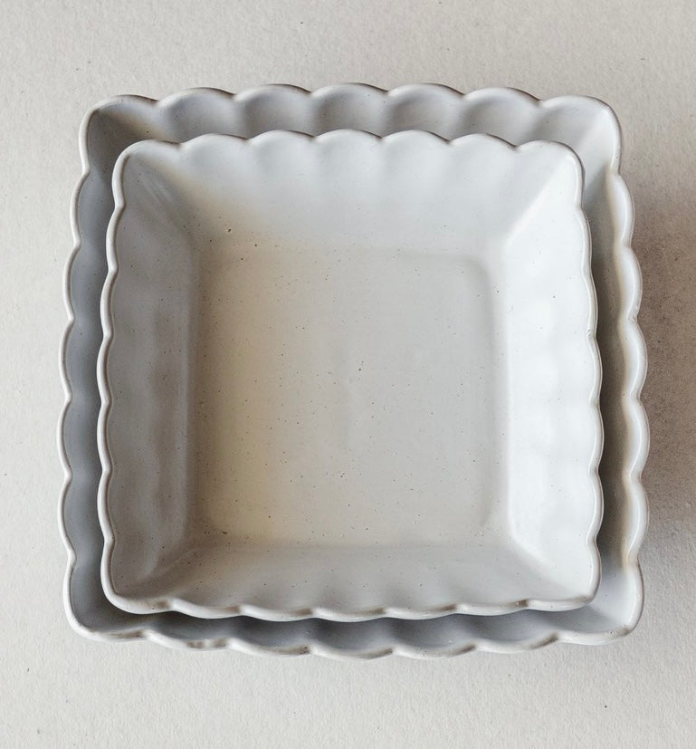 Scalloped square bowl (2 sizes)