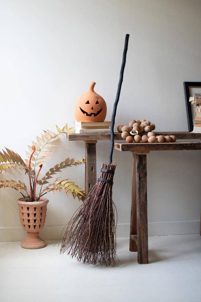 WITCH BROOM STICK  (56")