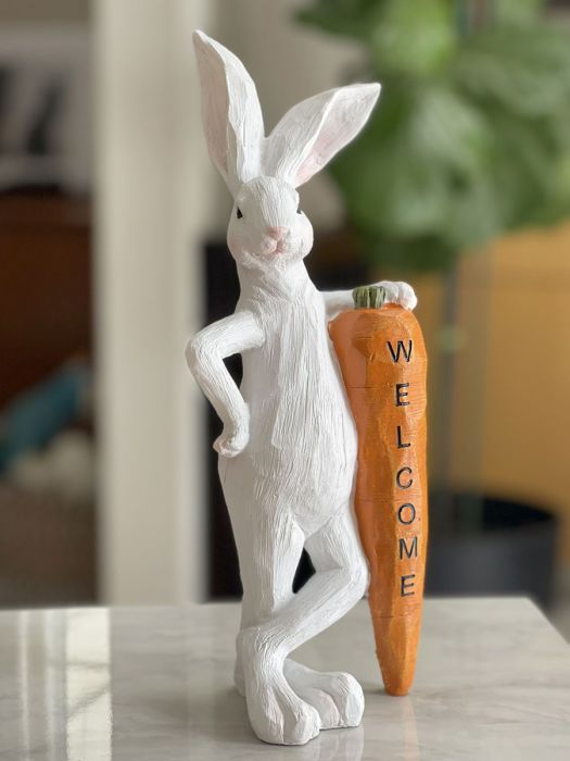 Welcome Easter Bunny w/ Carrot